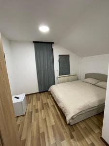 Ένα ή περισσότερα κρεβάτια σε δωμάτιο στο VilaJelena