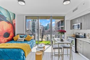 Η κουζίνα ή μικρή κουζίνα στο Penthouse Infinity heated pool and jacuzzi