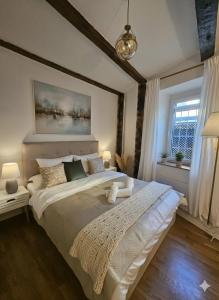 Postel nebo postele na pokoji v ubytování City Hall Old Town Apartment