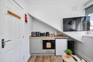 Η κουζίνα ή μικρή κουζίνα στο Beechwood Terrace Studios