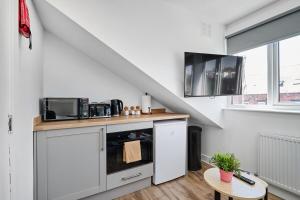 Η κουζίνα ή μικρή κουζίνα στο Beechwood Terrace Studios