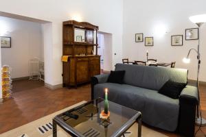 Posezení v ubytování Palazzo Malfatti Zwei Zimmer Wohnung Für Zwei Personen