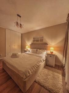 Ένα ή περισσότερα κρεβάτια σε δωμάτιο στο Centru Carolina