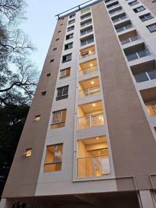 Το κτήριο όπου στεγάζεται  το διαμέρισμα +3 φωτογραφίες