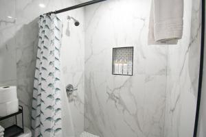 Phòng tắm tại Spacious 4BR Luxury Retreat at Fort Walton Beach +56 ảnh