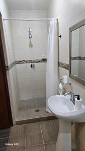 Ένα μπάνιο στο Casa Bigosh