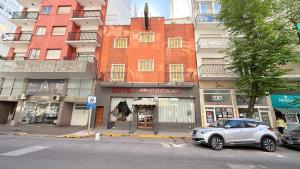 Budova, kde se hotel nachází + 12 fotografií