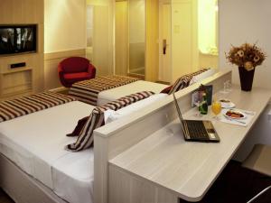 TV a/nebo společenská místnost v ubytování Mercure Brasilia Lider