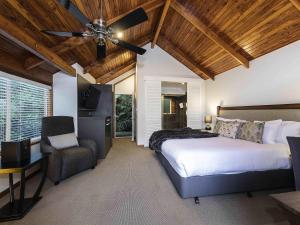 Postel nebo postele na pokoji v ubytování Grand Mercure Puka Park Resort + 87 fotografií