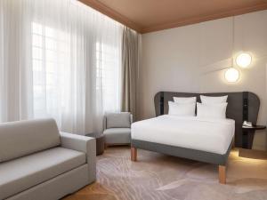 Postel nebo postele na pokoji v ubytování Mövenpick Hotel Budapest Centre