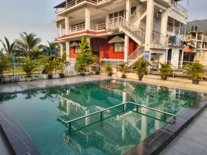 a large swimming pool in front of a building at Sea view holiday resort in Borlai
