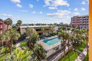 Bazén v ubytování Clarion Pointe Galveston - Beachfront nebo v jeho okolí