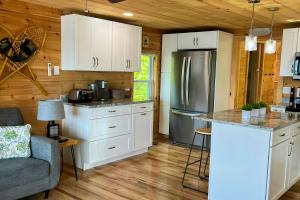 Kuchyň nebo kuchyňský kout v ubytování Peaceful Pleasant Point + 27 fotografií