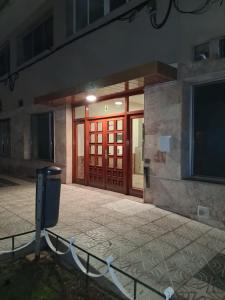 a front door of a building with a trash can at meadow in Ciudad Real