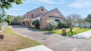 Κήπος έξω από το Bougainvillea