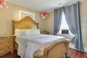 Postel nebo postele na pokoji v ubytování Free Parking Spot! Extended Stay Near Newark and NYC