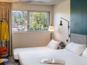 Postel nebo postele na pokoji v ubytování Ibis Barcelona Aeropuerto Viladecans