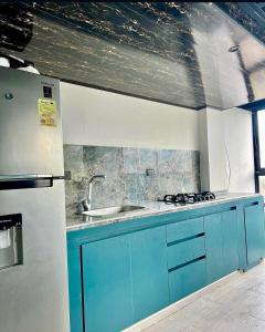 Kuchyň nebo kuchyňský kout v ubytování Casa frente al mar en la montaña