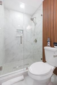 Ένα μπάνιο στο Clearwater Bliss Apartments 2 +16 φωτογραφίες