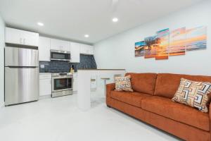 Η κουζίνα ή μικρή κουζίνα στο Clearwater Bliss Apartments 2