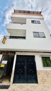 Fotografie z fotogalerie ubytování APARTAMENTO CÉNTRICO con PISCINA a UNA CUADRA v destinaci Santa Fe de Antioquia