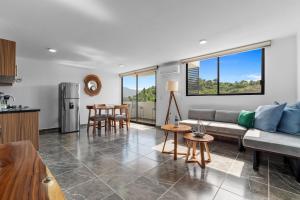 Köök või kööginurk majutusasutuses Modern apartment with pool in Ixtapa, 2 bedrooms