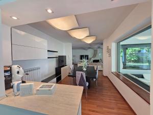 Kuchyň nebo kuchyňský kout v ubytování Donna Rosa