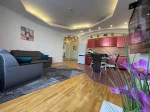 a living room with a couch and a kitchen at Мост сити АПП 52 Джакузи in Dnipro