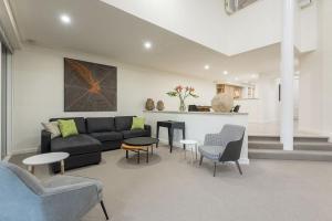 Posezení v ubytování Port Douglas Mirage Villa 424 + 15 fotografií