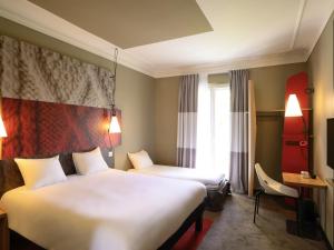 Postel nebo postele na pokoji v ubytování ibis Paris Tour Montparnasse 15eme + 40 fotografií