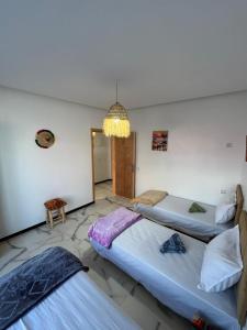 Postel nebo postele na pokoji v ubytování Hostel Atlantic view Tamraght + 40 fotografií