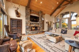 Posezení v ubytování Luxury Telluride Retreat Hot Tub and Mountain View