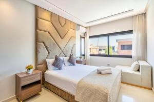une chambre avec un lit et une grande fenêtre dans l'établissement Luxury 4-ROM Villa with private Heated pool in Akenza ,free Airport transport service, à El Rhechat 26 autres photos