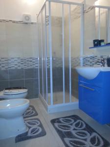 Ванная комната в Casa Red & Blue