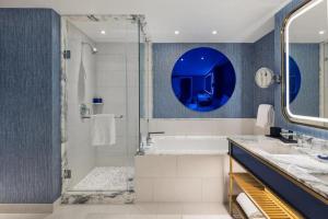 Vannituba majutusasutuses Fontainebleau Las Vegas +157 fotot