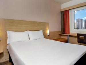 Postel nebo postele na pokoji v ubytování ibis Sao Paulo Interlagos