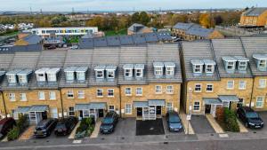 El barrio en el que está el departamento o un barrio cercano