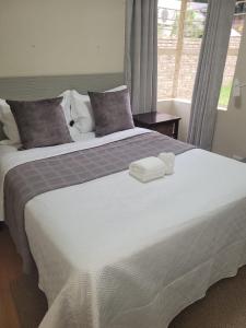 Postel nebo postele na pokoji v ubytování Peshi's Guest House