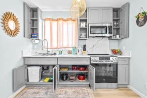 Una cocina o cocineta en Honolulu Central 1 Bd 1 Ba