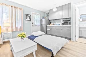 Una cocina o cocineta en Honolulu Studio City Vibez