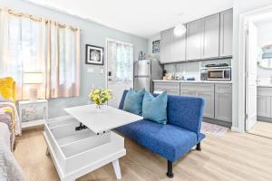 Una cocina o cocineta en Honolulu Studio City Vibez