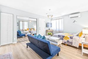 Un lugar para sentarse en Honolulu Studio City Vibez