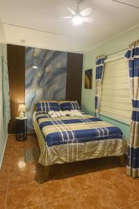 Ένα ή περισσότερα κρεβάτια σε δωμάτιο στο Ethlyn House +21 φωτογραφίες