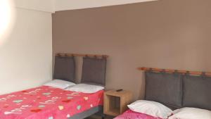 a bedroom with two beds at Finca El Turpial in Ulloa