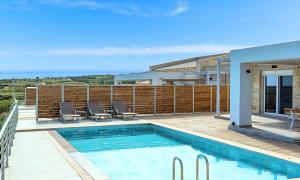 a swimming pool on the roof of a house at Vista Mare Villa Beheizter Pool in Georgioupoli