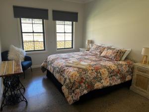 Ένα ή περισσότερα κρεβάτια σε δωμάτιο στο Hunter Valley Wine Country Escape - Keldan On Bell