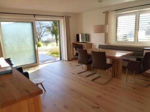 TV a/nebo společenská místnost v ubytování Traunstein