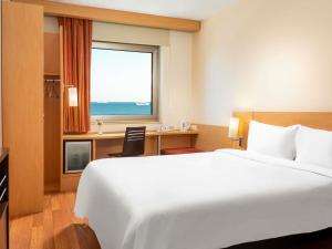 Ένα ή περισσότερα κρεβάτια σε δωμάτιο στο Ibis Istanbul Zeytinburnu