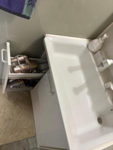 an empty refrigerator door is open in a kitchen at hamanocho Ap in Shimminatomachi