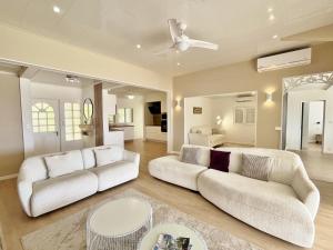 Χώρος καθιστικού στο Villa Venus